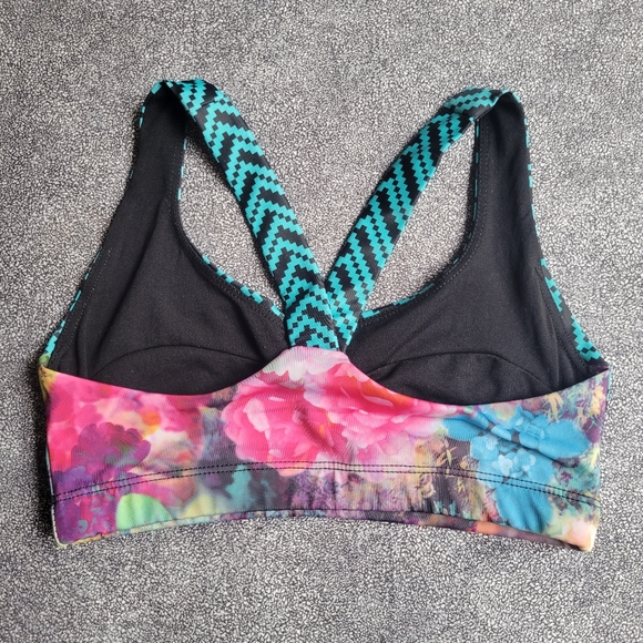 Onzie V strap back sports bra - Picture 2 of 8